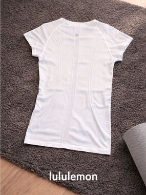 Lululemon Swiftly Tech Short Sleeve Top White Seamless Athletic Tee Size 4